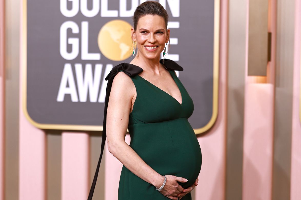 48-letnia Hilary Swank urodziła. Pochwaliła się zdjęciem bliźniąt i ujawniła ich płeć