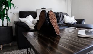 Praca zdalna. Firmy zaczęły zlecać kontrole swoich pracowników