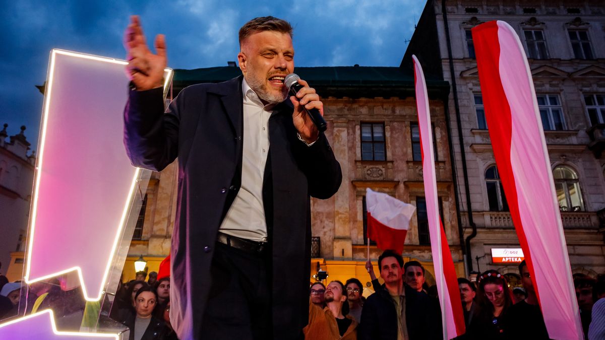 KRAKOW, MALOPOLSKIE, POLAND - 2025/05/14: Adrian Zandberg, leader of left wing opposition Together Party and a candidate for president of Poland speaks to the public during the election rally at Small Market Square. Adrian Zandberg recently gained much popularity among Polish youth who seek to exchange governmental elites. (Photo by Dominika Zarzycka/SOPA Images/LightRocket via Getty Images)