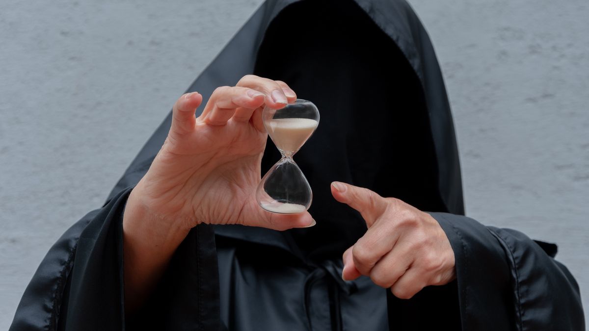 A figure in a black hooded cloak holds an hourglass on a gray background.
A figure in a black hooded cloak holds an hourglass on a gray background
Olena Bartienieva
faceless, mysterious, eternal, truth, hood, profound, karma, eerie, mystical, silhouette, unknown, decay, darkness, man, concept, timeless, magic, gloomy, aging, cloak, prediction, judgment, end, otherworldly, philosophical, rock, doom, black, mysticism, mystic