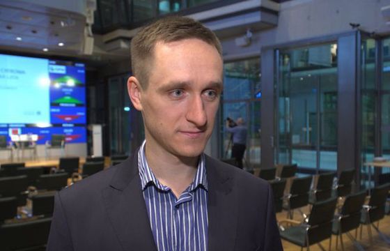 Sztuczna inteligencja umożliwia tworzenie poprawnych tekstów dziennikarskich. Może to doprowadzić do eskalacji fake newsów