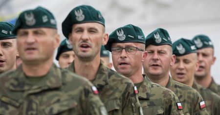 Służba wojskowa. Propozycja Kaczyńskiego podoba się generałowi