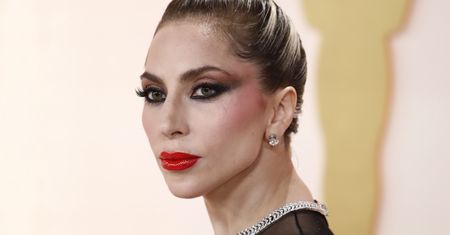 Oscary 2023. Ciężko ją było rozpoznać. Strój Lady Gagi budzi mieszane uczucia