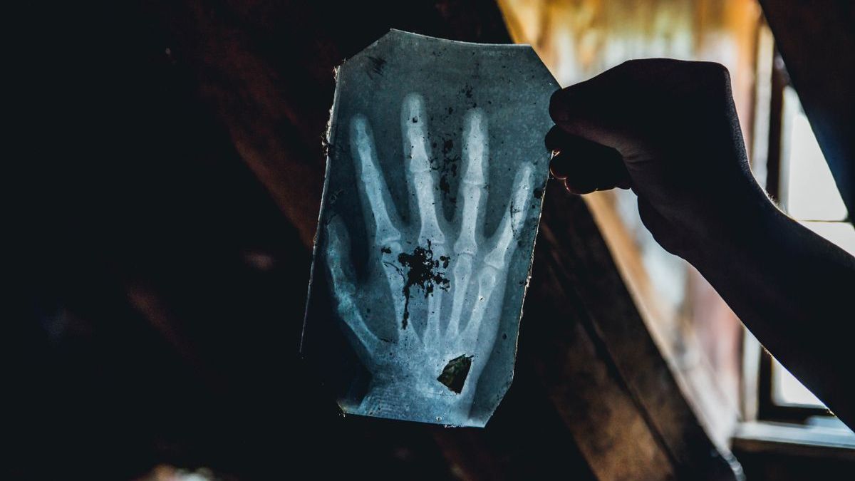 Od lat fotografuje opuszczone polskie szpitale, fabryki i sanatoria 1