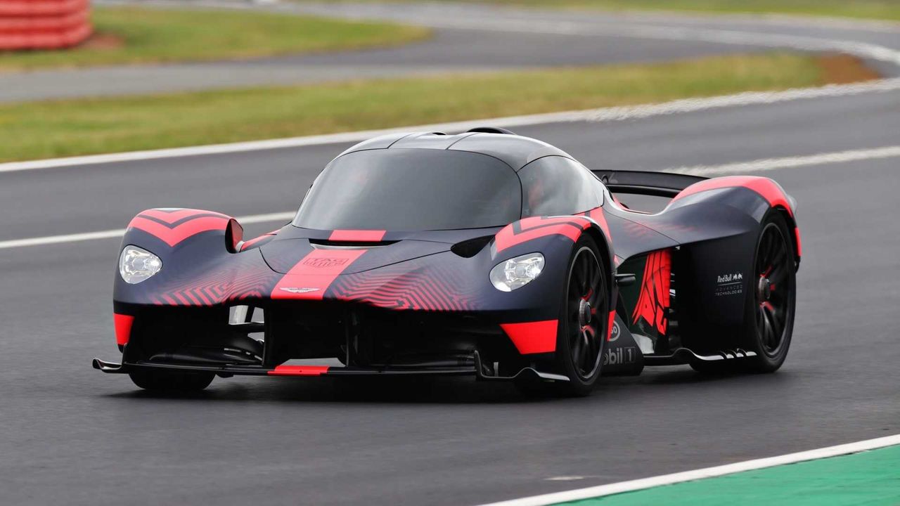 Aston Martin Valkyrie zadebiutował na torze Silverstone