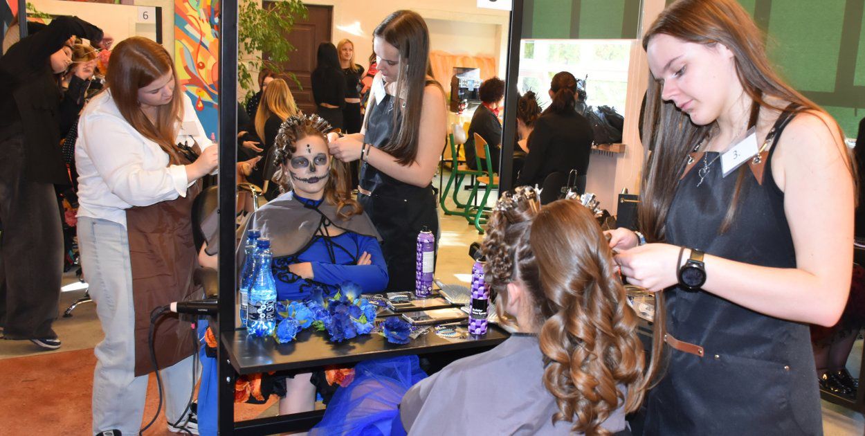 Sandomierz: Meksykańskie Święto Zmarłych inspiracją młodych fryzjerów