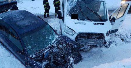 Włodawa: Zderzenie podczas wyprzedzania. Jedna osoba trafiła do szpitala
