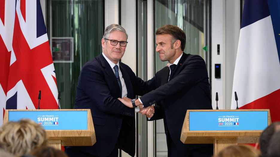 LONDON, ENGLAND - JULY 10: UK Prime Minister Keir Starmer (L) and French President Emmanuel Macron shake hands during the press conference at the conclusion of a joint military visit to the Northwood Headquarters Northwood, on July 10, 2025 in London, England. President Emmanuel Macron and Mrs Brigitte Macron visit the UK in the first visit State Visit made by France in 17 years. They are staying at Windsor Castle, hosted by King Charles III and Queen Camilla, and a banquet will be held there in their honour. The Macrons will visit Imperial College, and the President will address Parliament during his stay. (Photo by Leon Neal/Getty Images)