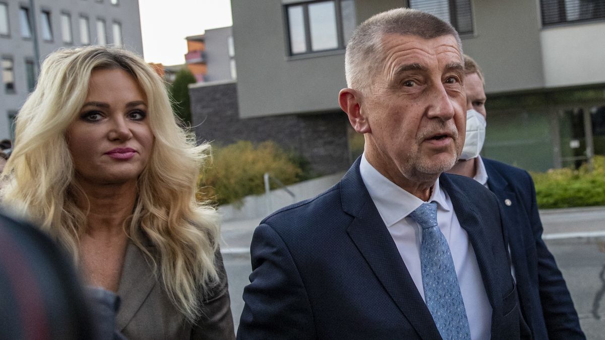 Obecny czeski premier Andrej Babiš (na zdjęciu z żoną Moniką) wybory co prawda przegrał, ale po stworzeniu koalicji może pozostać na stanowisku
