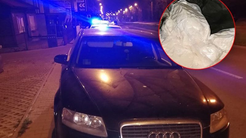 Kierowca audi przewoził prawie kilogram amfetaminy