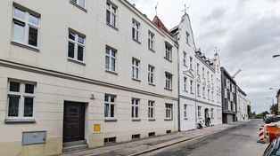 Bydgoszcz: Kamienice po remontach, drugi blok wybudowany. Pierzeja śródmiejskiej ulicy zmieniła swoje oblicze