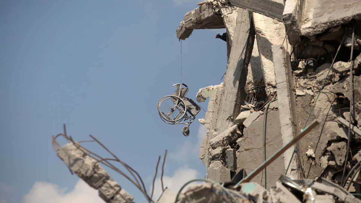 Ruiny siedziby szpitala rehabilitacyjnego El-Wafa w Gazie