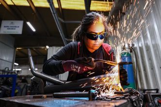 "Perspektywy przemysłu pozostają słabe". GUS podał najnowsze dane o kondycji tego sektora gospodarki