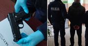 Zielona Góra: Wyciągnął w markecie pistolet i groził nim ekspedientce. 50-latkowi grozi kara do trzech lat więzienia