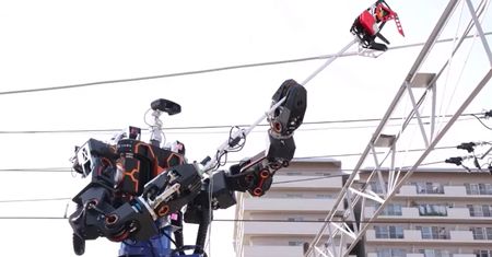 Gigantyczny robot w Japonii. Zastąpi ludzi przy niebezpiecznych zawodach