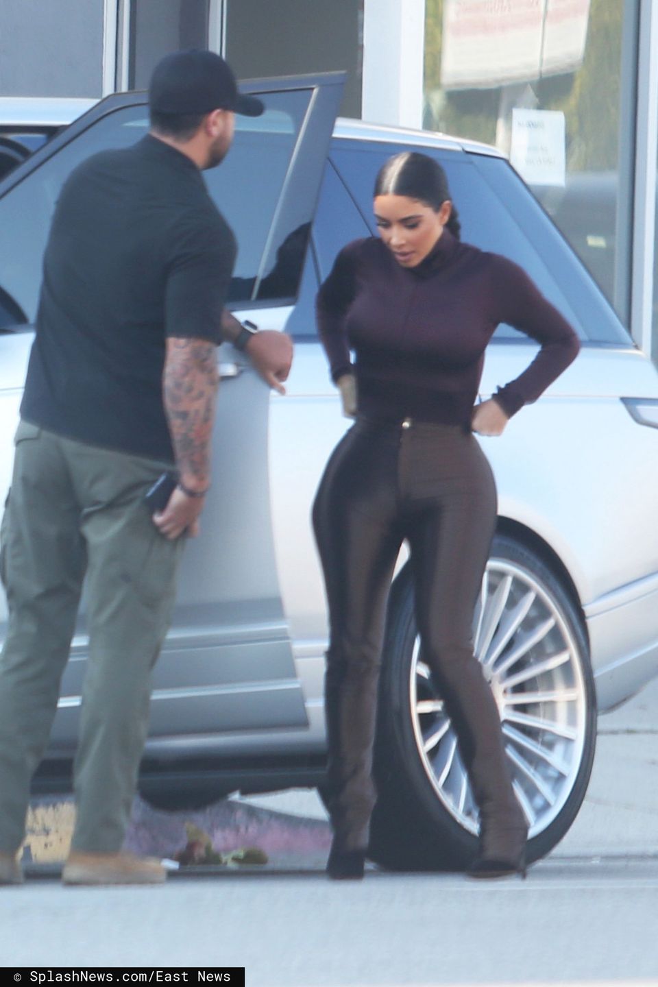 Kim Kardashian i Khloe Kardashian w Los Angeles