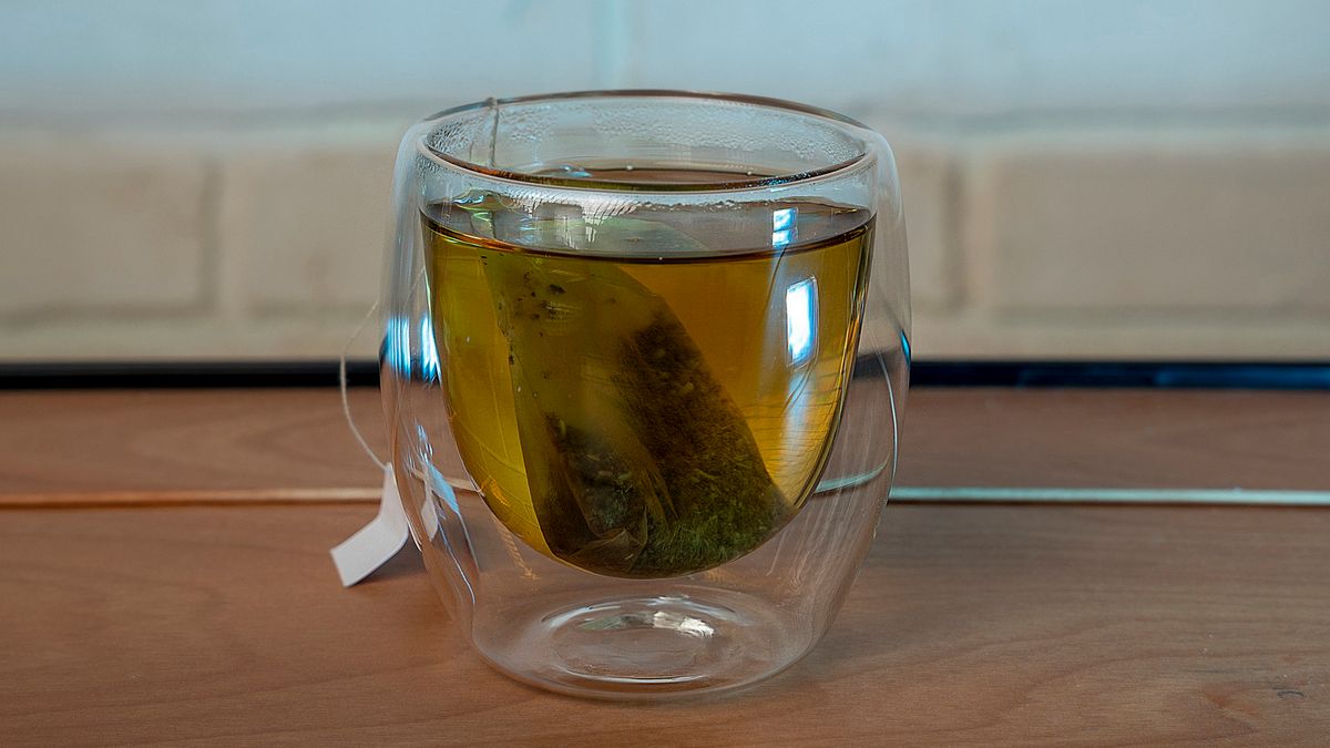 Herbata zakazana w wielu krajach. Działa krwotocznie, niszczy wątrobę, jelit