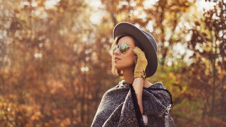 Okulary przeciwsłoneczne świetnie wyglądają również jesienią