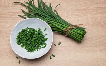 Szczypiorek nie jest zdrowy dla każdego. Oto kto powinien go unikać