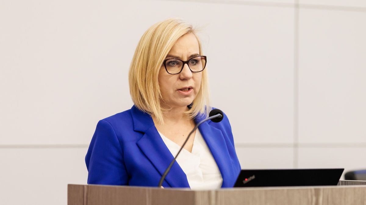  Minister klimatu i środowiska Paulina Hennig-Kloska 