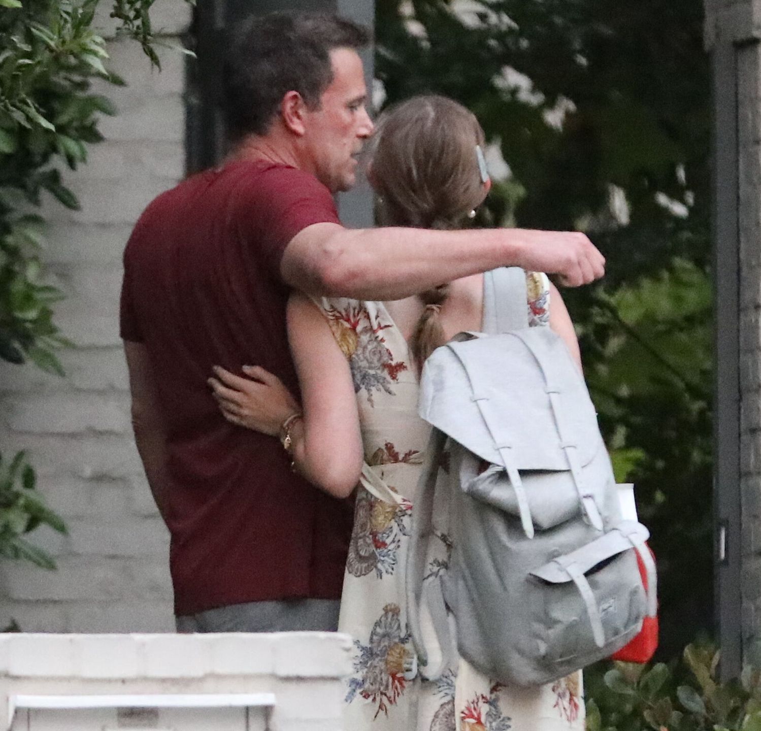 PREMIUM EXCLUSIVE Ben Affleck was wearing NO RING during the week endROL / X17 / Forumbackpack, dad and daughter, mask, no ring, politics, violet, wedding band, weding band