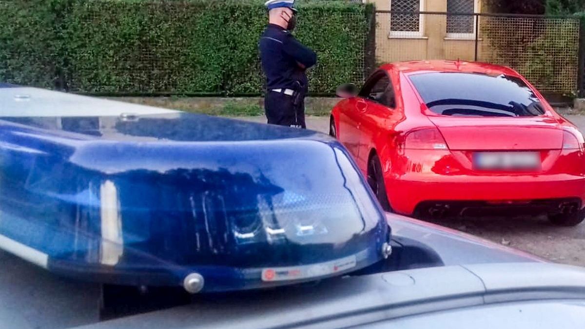 Policja przerwała imprezę zanim na dobre się zaczęła.