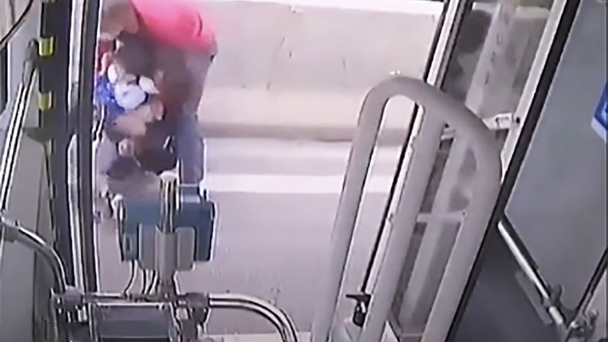 Kierowca ruszył na pomoc kobiecie w ostatniej chwili