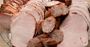 Jak prawidłowo zapisać nazwę produktu na talerzu?