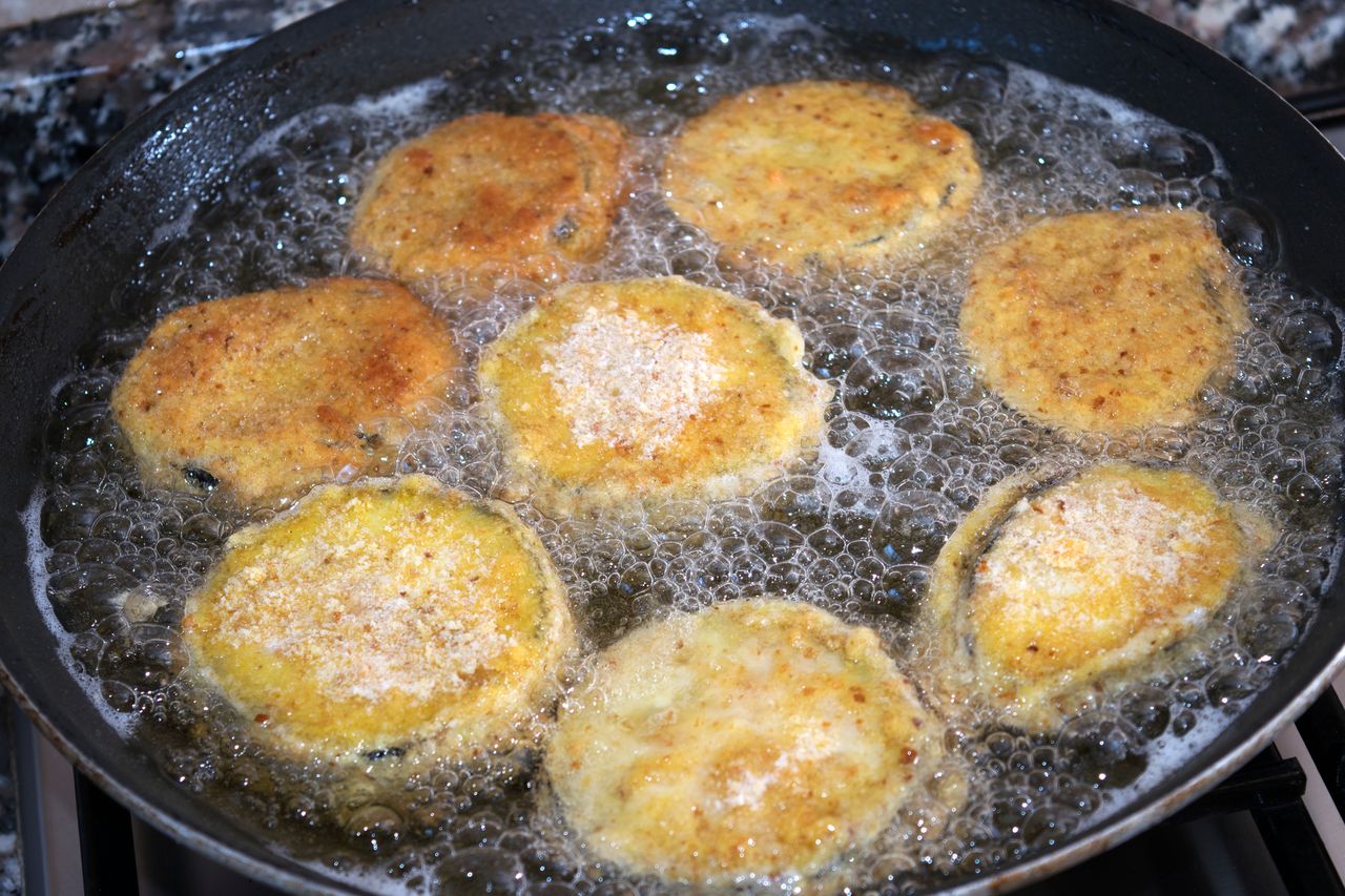 Oat flakes: The new breadcrumb rival transforming coated dishes