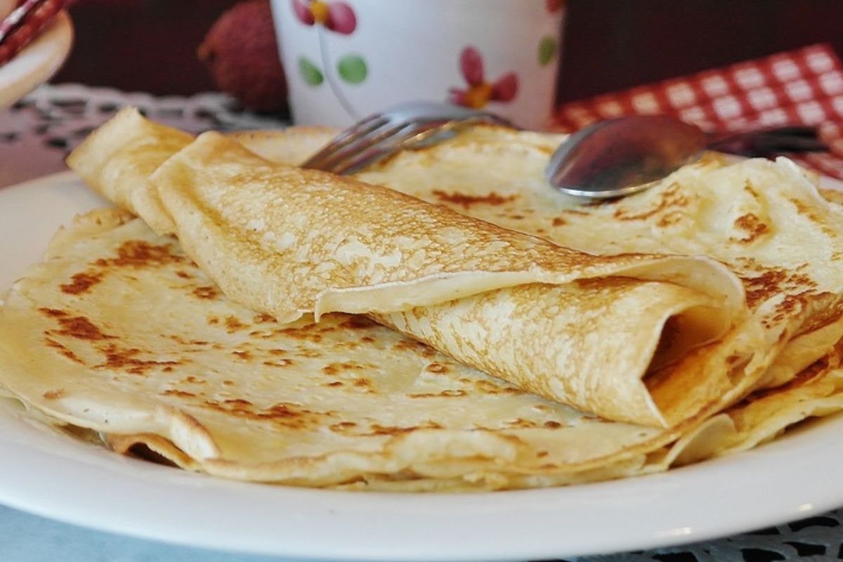 How to make delicious and soft pancakes with mayonnaise?