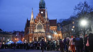 Kraków: Przedświąteczny karp czekał dziś na mieszkańców na Rynku Podgórskim