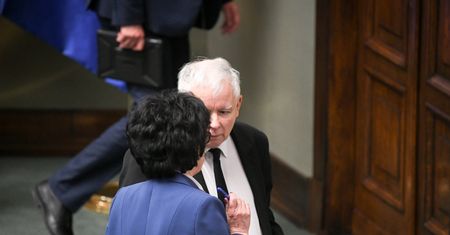 Kaczyński nie stanie przed sądem. Uratowała go Witek