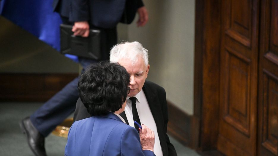Kaczyński nie odpowie za "dawanie w szyję". Marszałek Witek zablokowała wniosek