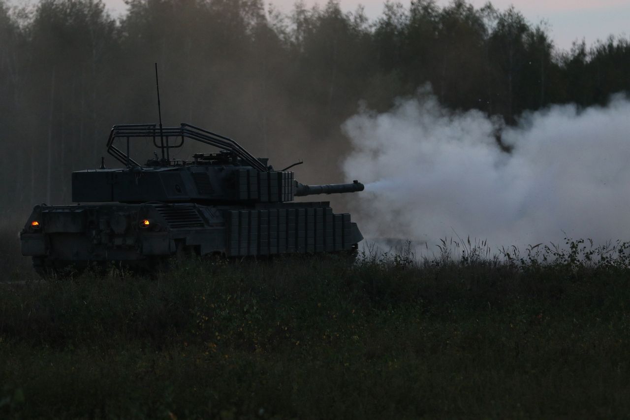 Ukraiński Leopard 1A5 z modernizacjami podczas strzału