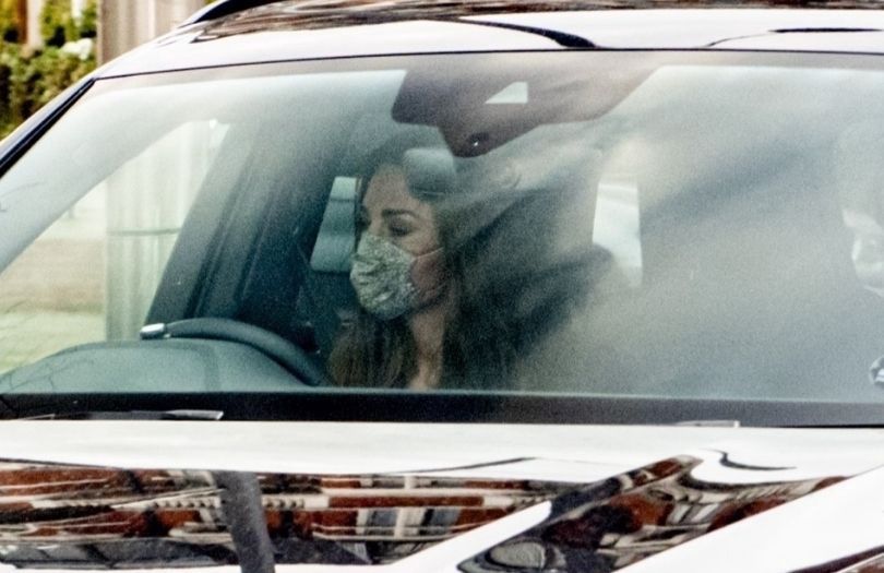 Kate Middleton wjeżdża do Pałacu Kensington po premierze wywiadu księcia Harry'ego i Meghan Markle