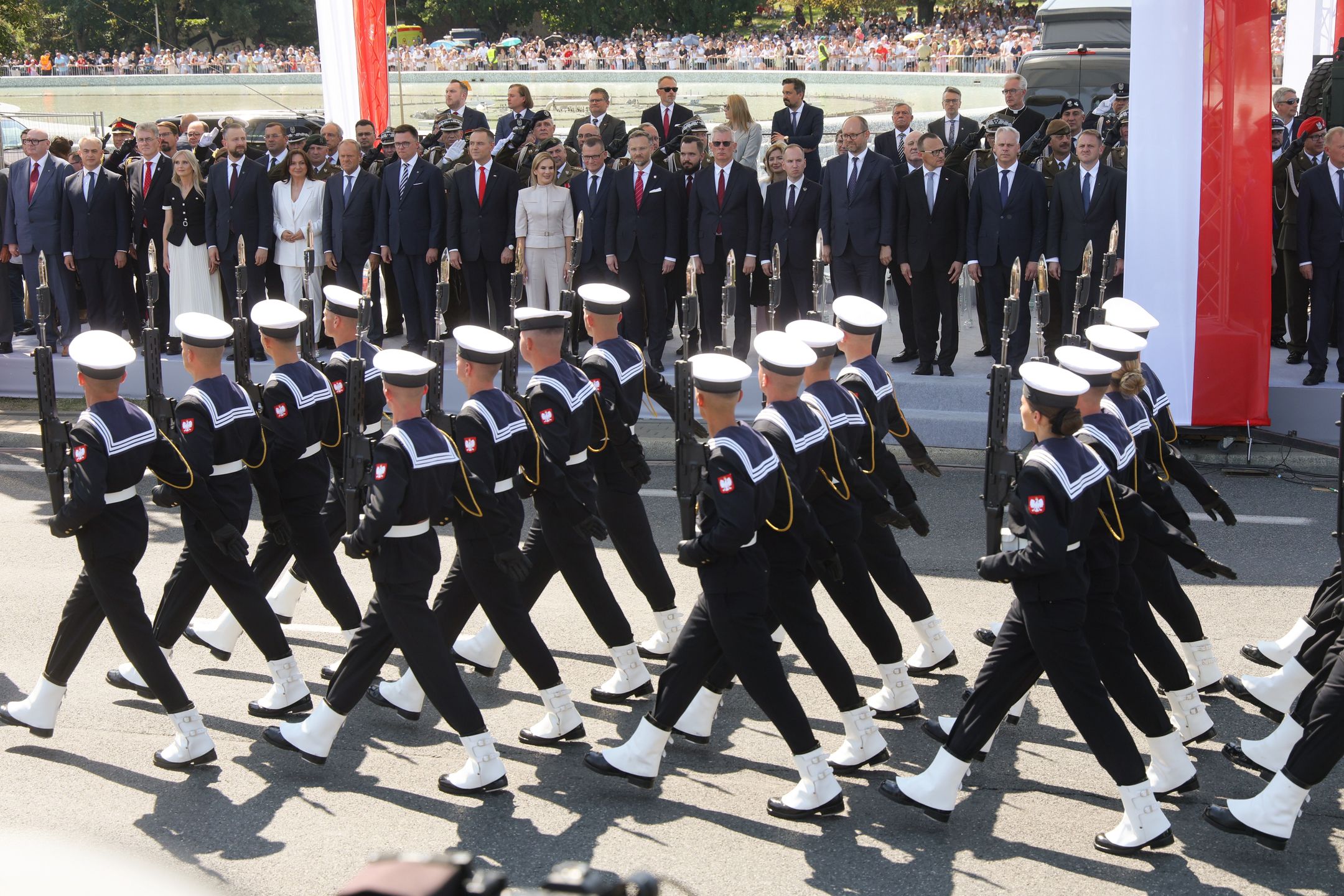 Warszawa, 15.08.2025. Defilada wojskowa na warszawskiej Wisłostradzie, w ramach obchodów Święta Wojska Polskiego, 15 bm. Tegoroczna defilada wojskowa odbywa się pod hasłem ?Dziękujemy za Waszą służbę?. (mr) PAP/Rafał Guz