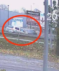 82-latek jechał pod prąd. Zderzył się czołowo z drugim autem. Trzy osoby ranne