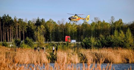 Auto wpadło do wody. Jechały nim cztery osoby. Tragiczne informacje
