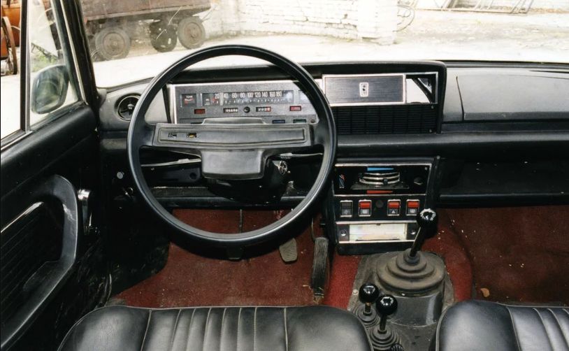 Wnętrze Fiata 125p 4x4