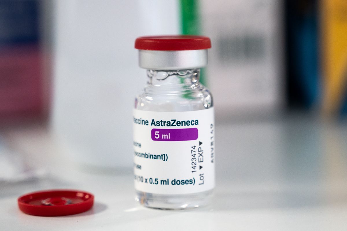 Naukowcy odkryli zanieczyszczenia białkowe w szczepionce firmy AstraZeneca