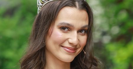 Niczym Śnieżka w środku lata. Miss pokazała się w bieli