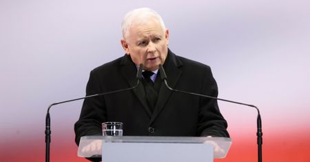 Kaczyński znów mówi o "zamachu" w Smoleńsku. Poseł PO ma teorię