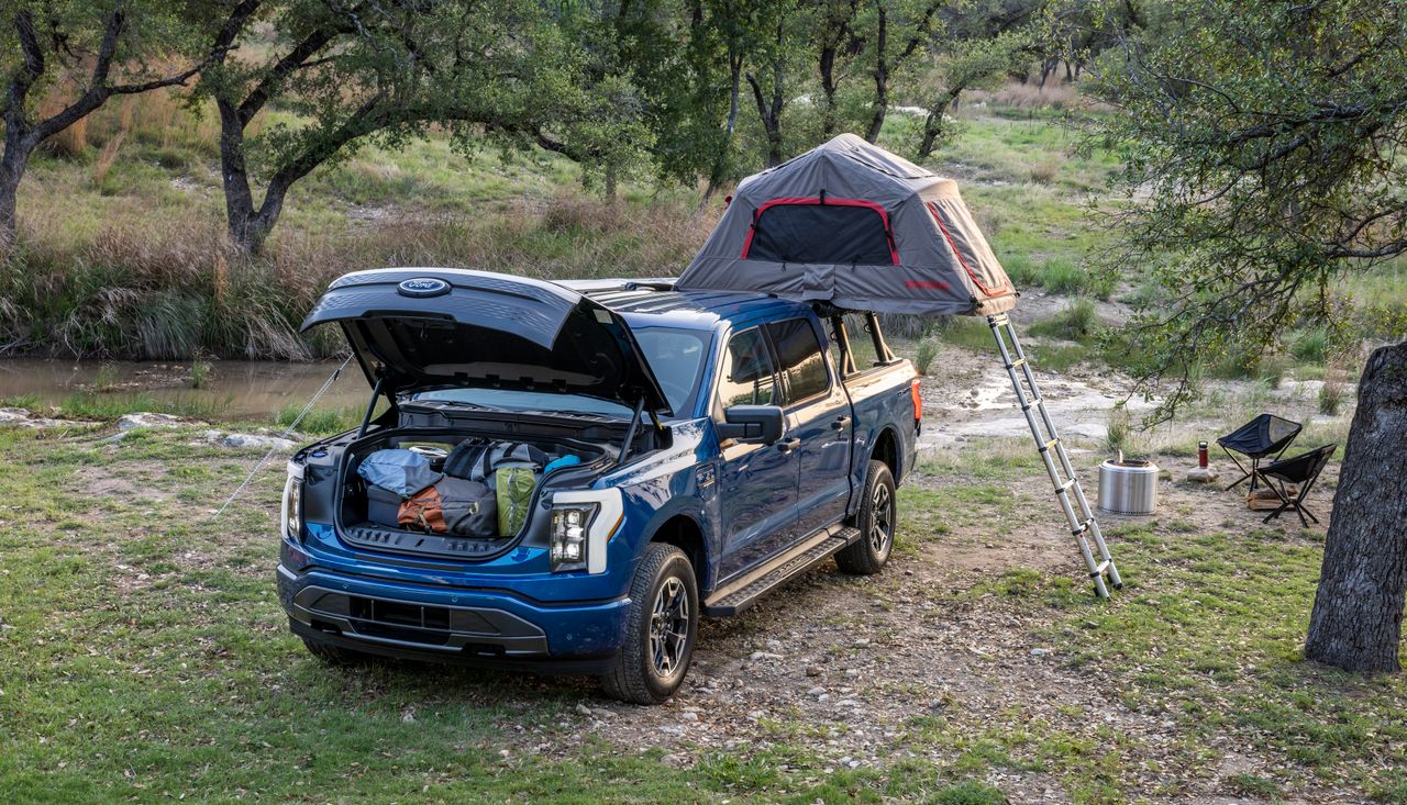 Dzięki bagażnikowi z przodu, Ford F-150 Lightning jest niesłychanie praktycznym pick-upem