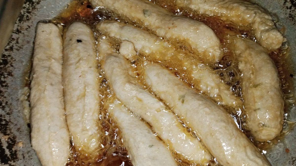 Photo of brain snacks being fried
Photo of brain snacks being fried
Irkham  Khalid