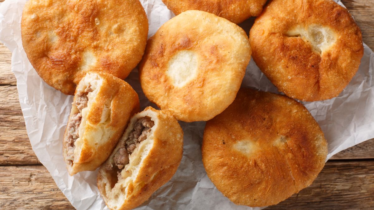 FomaA
half, patties, view, top, savory, ground, piece, flatbread, pork, roasted, crisp, fat, rustic, parchment, deep, fried, table, wooden, pie, pastry, cooked, beef, tatarstan, belyash, peremech, russian, onion, filling, hot, tatar, belysh, stuffed, meat, gourmet, dish, lunch, dinner, eating, snack, delicious, background, tasty, fresh, closeup, food, meal, cuisine, homemade, appetizer