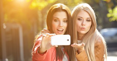 Sony Lavender będzie kolejnym selfie-fonem z dwoma 13-megapikselowymi aparatami