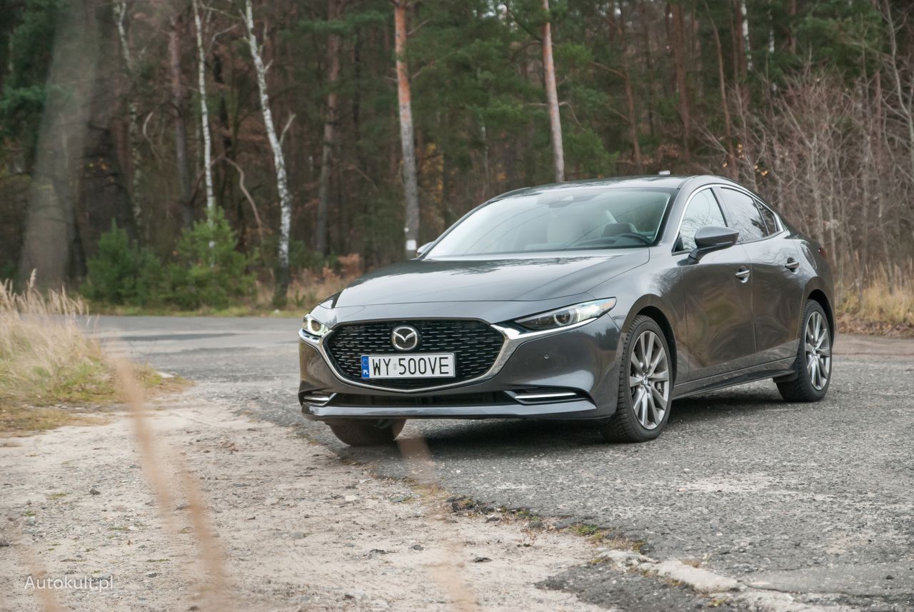 Test: Mazda 3 z silnikiem e-Skyactiv X - tankujesz benzynę, jeździsz jak dieslem