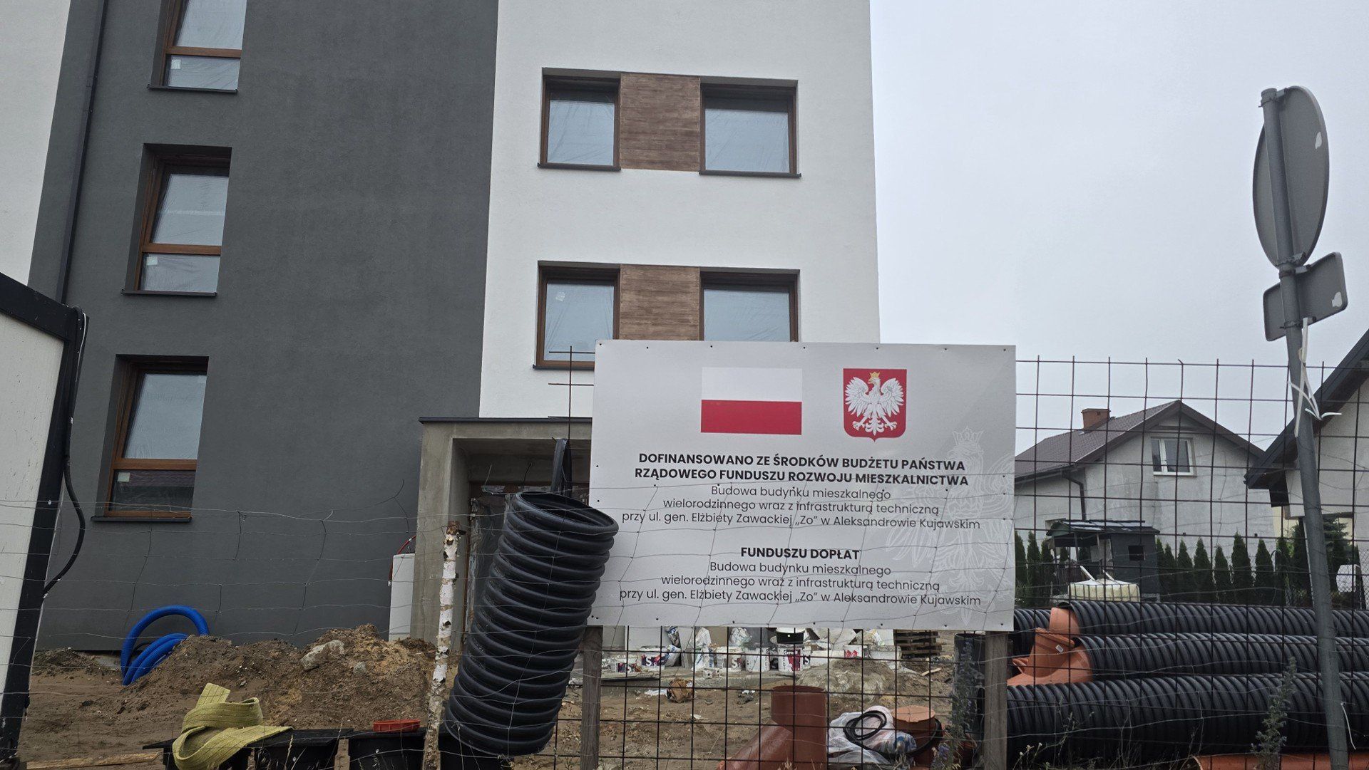 W ramach SIM &#34;KZN-Toruński&#34; przy ul. Gen. Elżbiety Zawackiej w Aleksandrowie Kujawskim powstaje budynek wielorodzinny. 33 mieszkania mają już właścicieli.