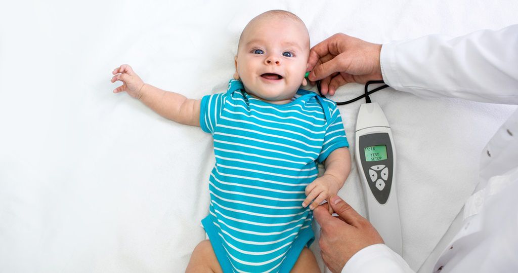 Słuch u noworodka (niemowlaka) - jak się rozwija i kiedy dziecko zaczyna słyszeć?