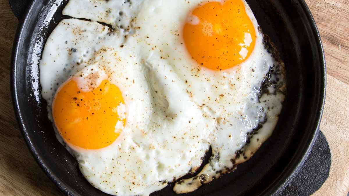 Smażone jajka wymagają odpowiedniego tłuszczu